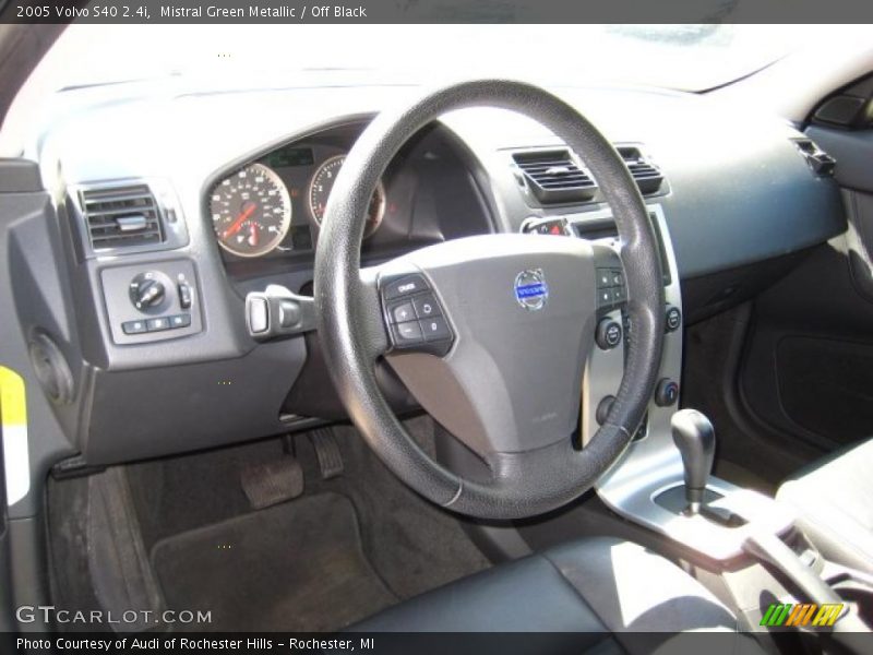 Mistral Green Metallic / Off Black 2005 Volvo S40 2.4i