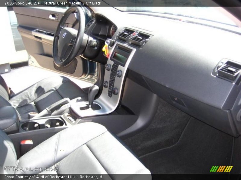 Mistral Green Metallic / Off Black 2005 Volvo S40 2.4i