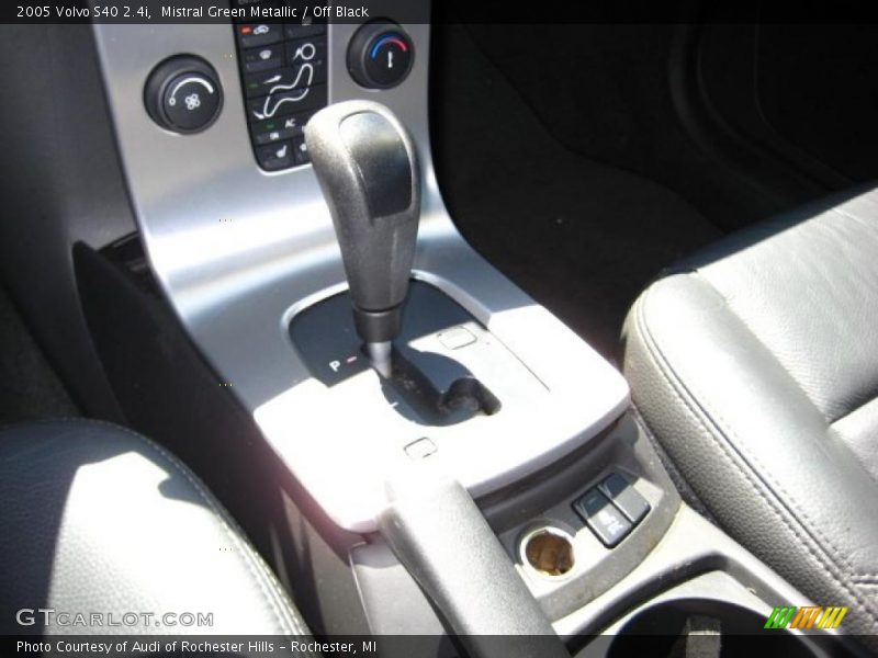 Mistral Green Metallic / Off Black 2005 Volvo S40 2.4i