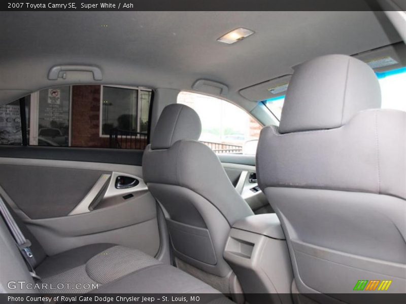Super White / Ash 2007 Toyota Camry SE