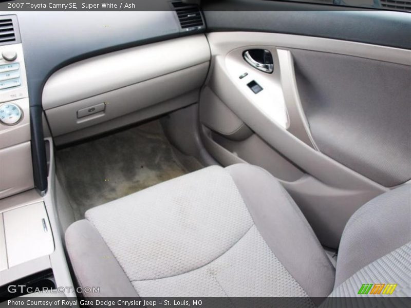 Super White / Ash 2007 Toyota Camry SE