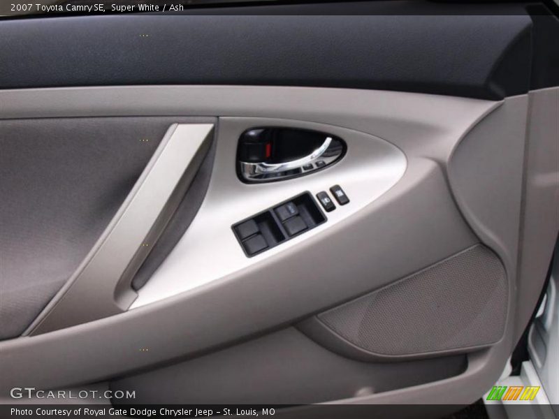 Super White / Ash 2007 Toyota Camry SE
