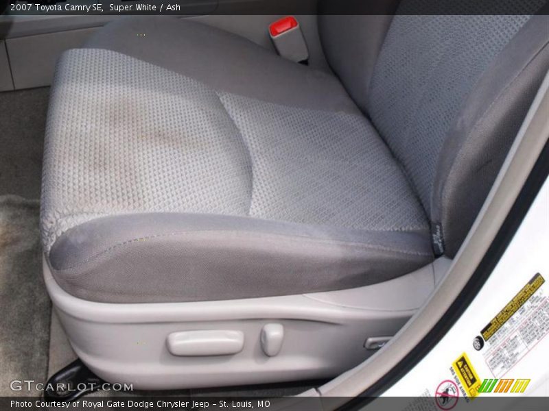 Super White / Ash 2007 Toyota Camry SE