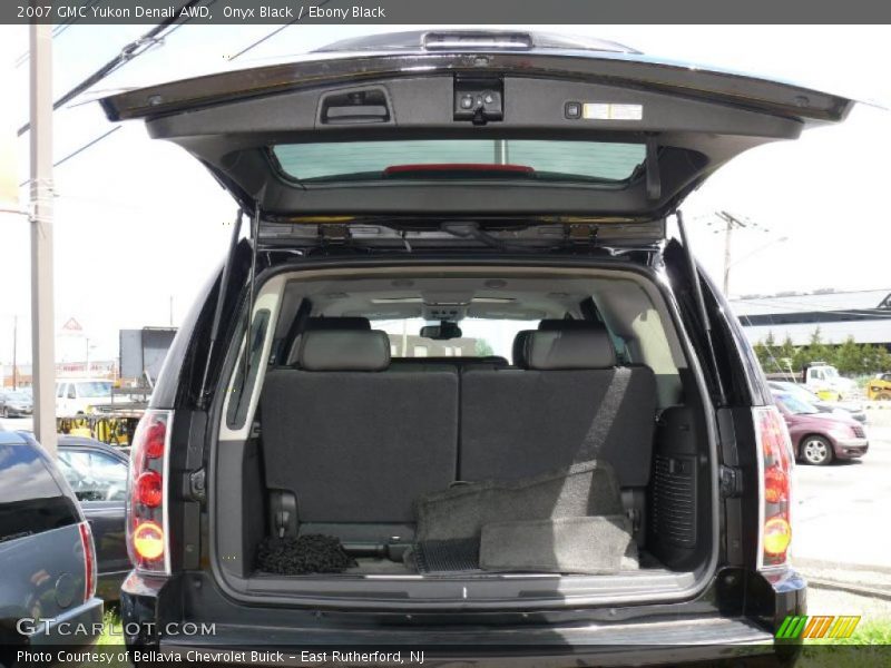 Onyx Black / Ebony Black 2007 GMC Yukon Denali AWD