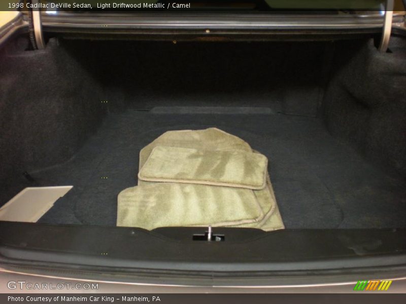 Light Driftwood Metallic / Camel 1998 Cadillac DeVille Sedan