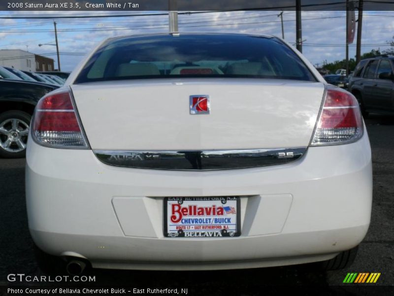 Cream White / Tan 2008 Saturn Aura XE 3.5