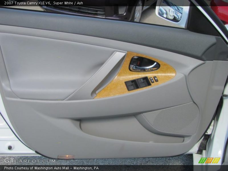 Super White / Ash 2007 Toyota Camry XLE V6