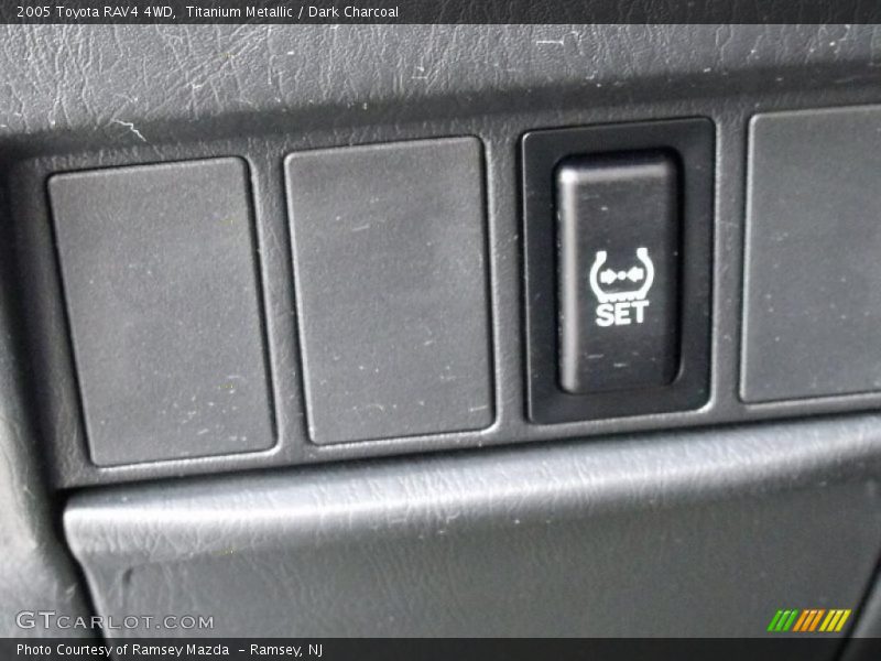 Titanium Metallic / Dark Charcoal 2005 Toyota RAV4 4WD
