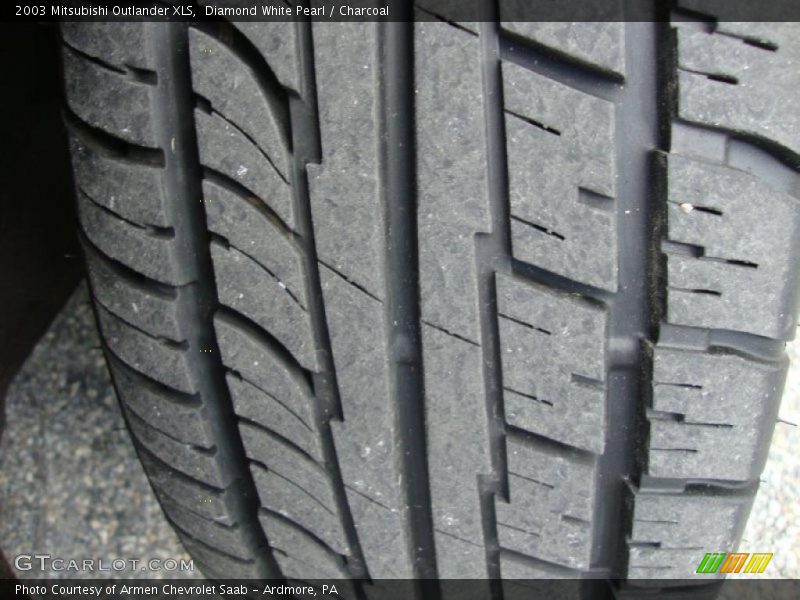 Diamond White Pearl / Charcoal 2003 Mitsubishi Outlander XLS
