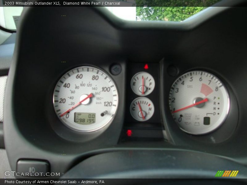 Diamond White Pearl / Charcoal 2003 Mitsubishi Outlander XLS
