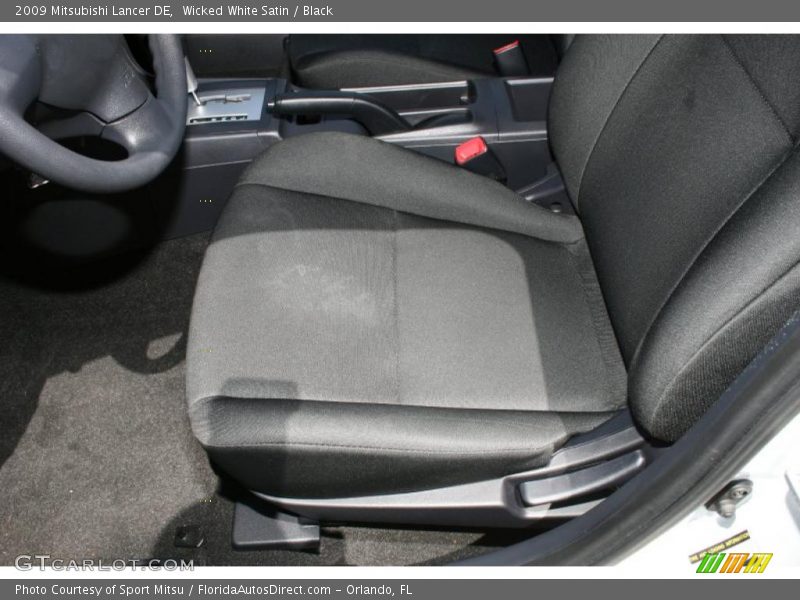 Wicked White Satin / Black 2009 Mitsubishi Lancer DE