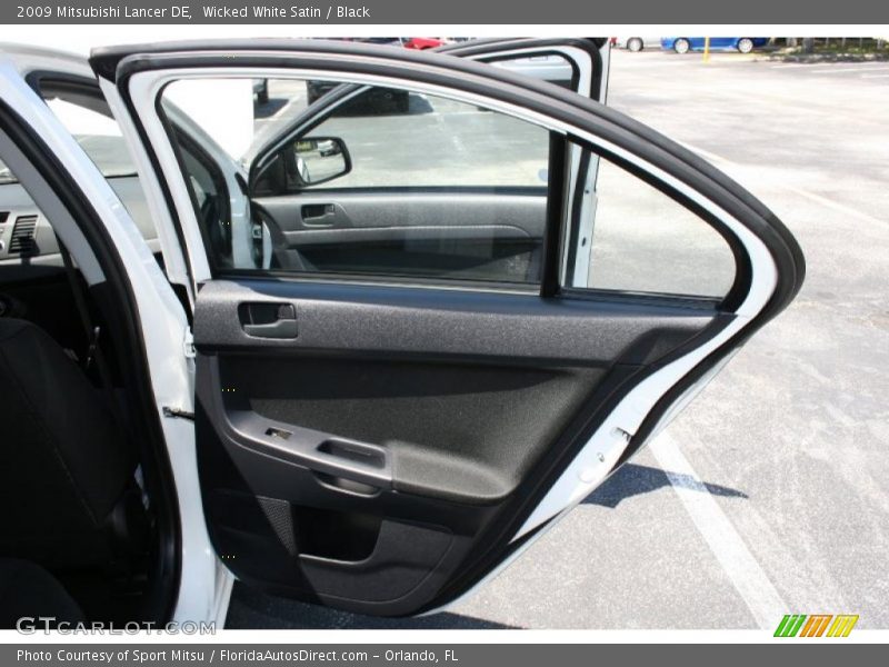 Wicked White Satin / Black 2009 Mitsubishi Lancer DE