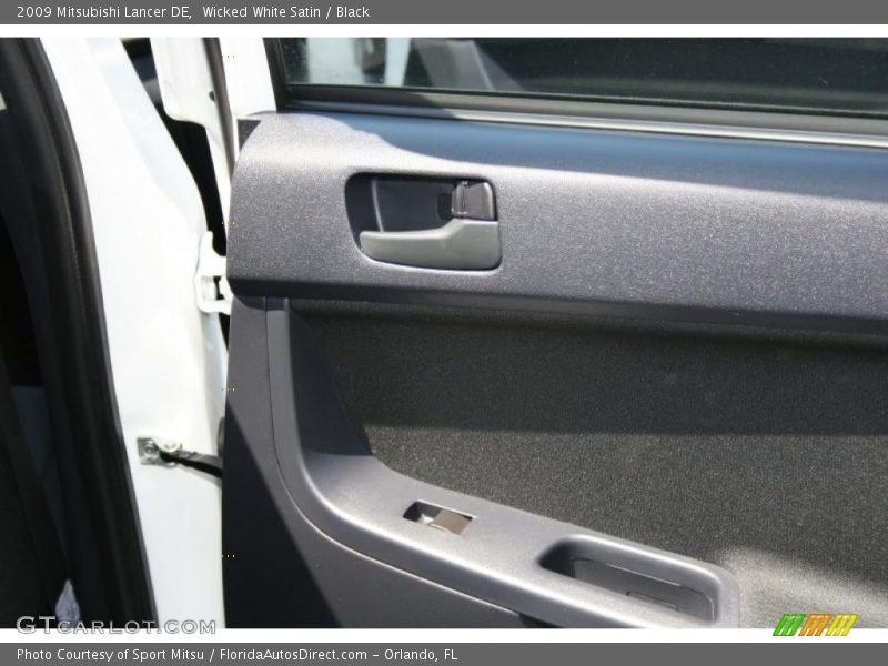 Wicked White Satin / Black 2009 Mitsubishi Lancer DE