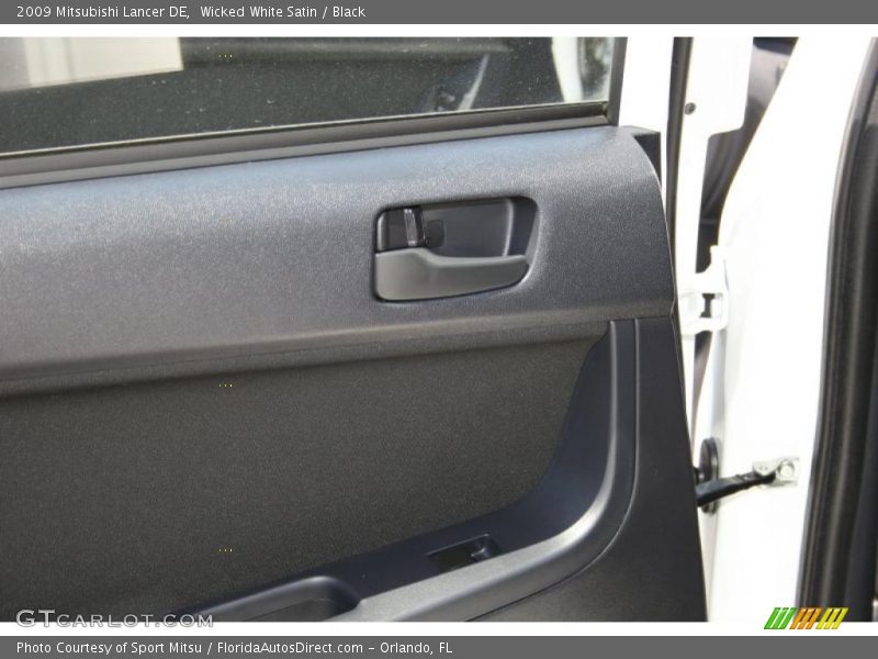 Wicked White Satin / Black 2009 Mitsubishi Lancer DE