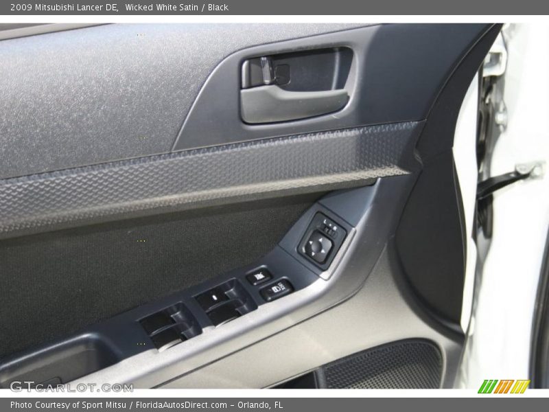 Wicked White Satin / Black 2009 Mitsubishi Lancer DE