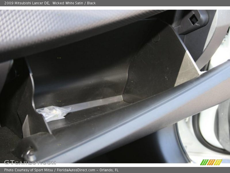 Wicked White Satin / Black 2009 Mitsubishi Lancer DE