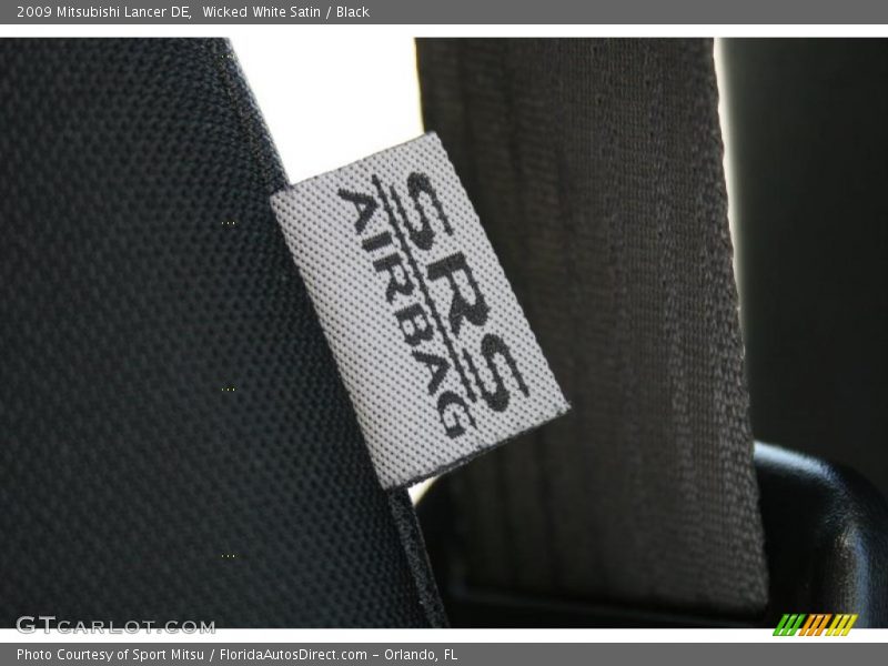 Wicked White Satin / Black 2009 Mitsubishi Lancer DE