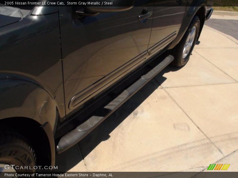 Storm Gray Metallic / Steel 2005 Nissan Frontier LE Crew Cab