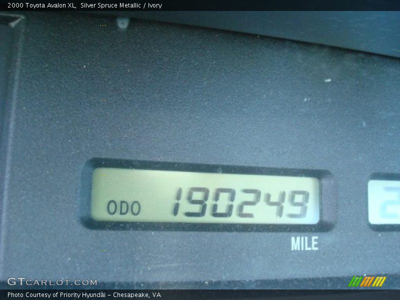 Silver Spruce Metallic / Ivory 2000 Toyota Avalon XL