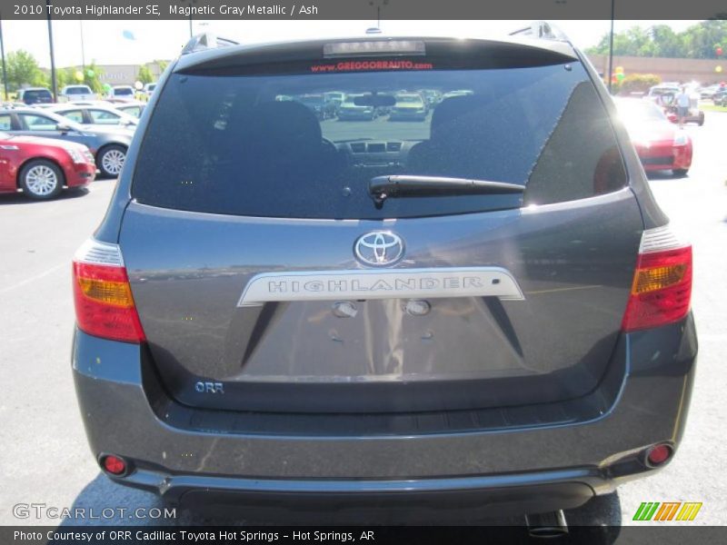 Magnetic Gray Metallic / Ash 2010 Toyota Highlander SE