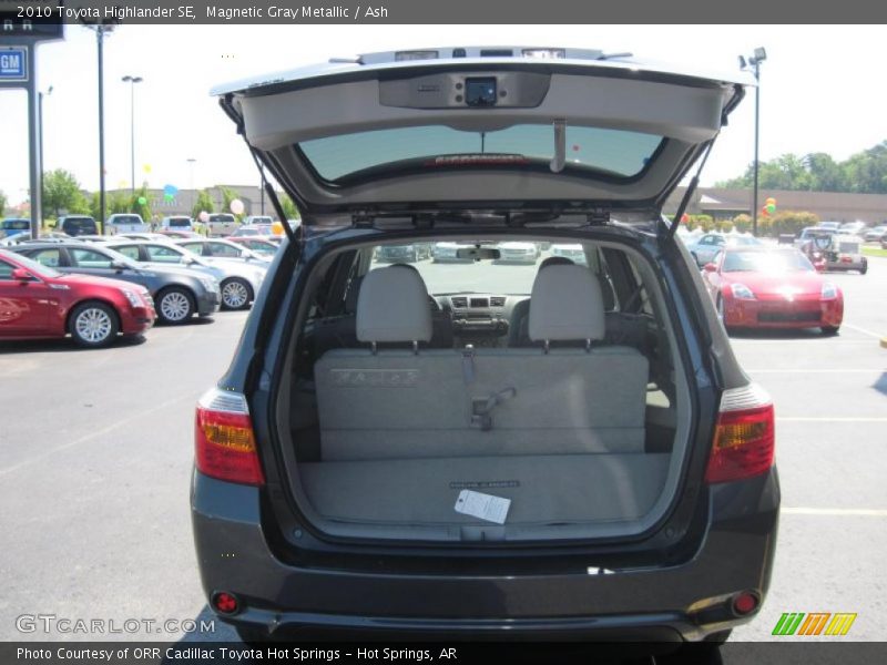 Magnetic Gray Metallic / Ash 2010 Toyota Highlander SE