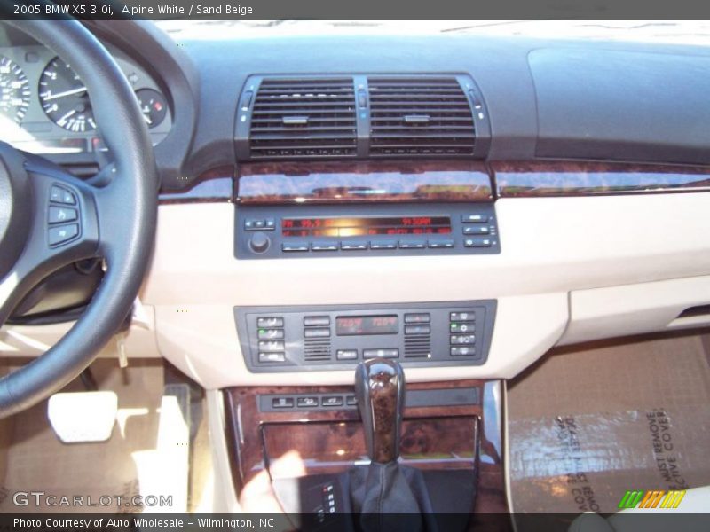 Alpine White / Sand Beige 2005 BMW X5 3.0i