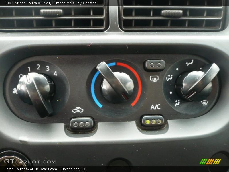 Granite Metallic / Charcoal 2004 Nissan Xterra XE 4x4