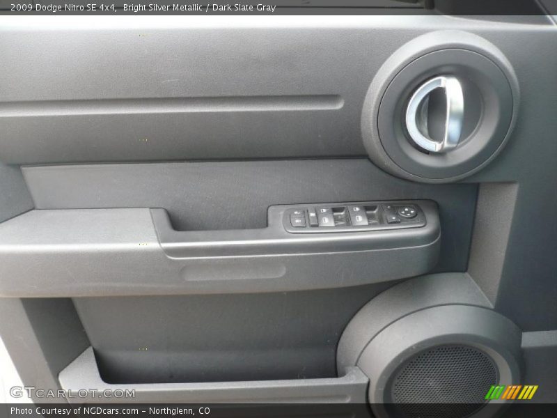 Bright Silver Metallic / Dark Slate Gray 2009 Dodge Nitro SE 4x4