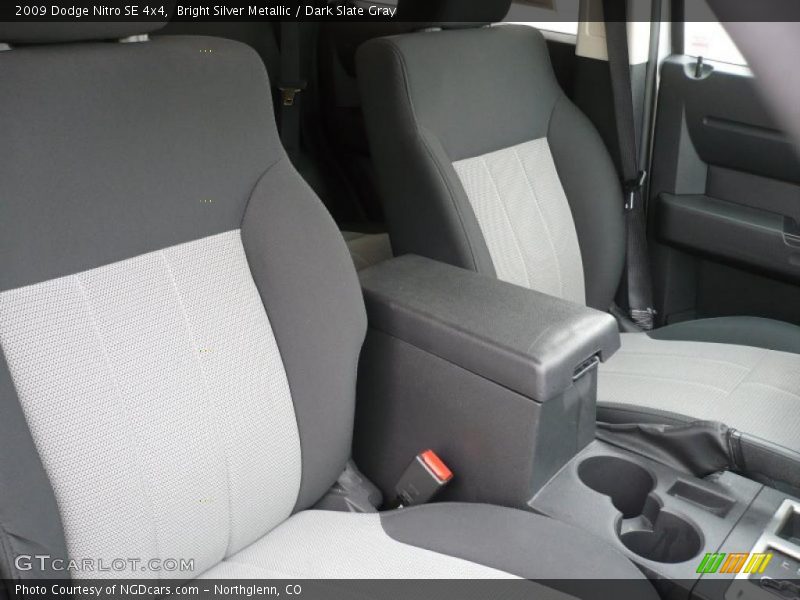 Bright Silver Metallic / Dark Slate Gray 2009 Dodge Nitro SE 4x4