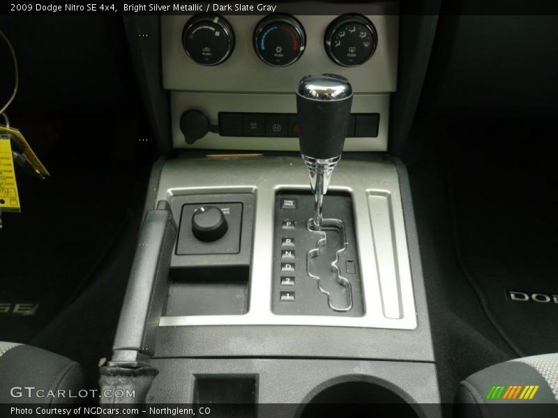 Bright Silver Metallic / Dark Slate Gray 2009 Dodge Nitro SE 4x4