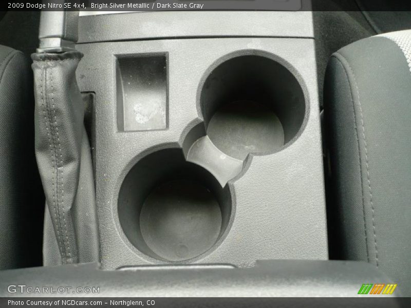Bright Silver Metallic / Dark Slate Gray 2009 Dodge Nitro SE 4x4