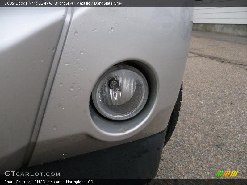 Bright Silver Metallic / Dark Slate Gray 2009 Dodge Nitro SE 4x4
