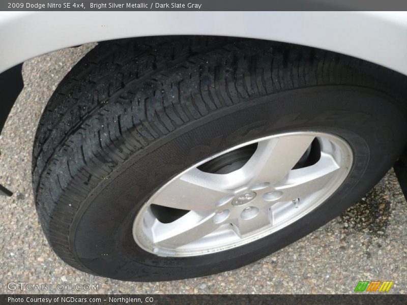 Bright Silver Metallic / Dark Slate Gray 2009 Dodge Nitro SE 4x4