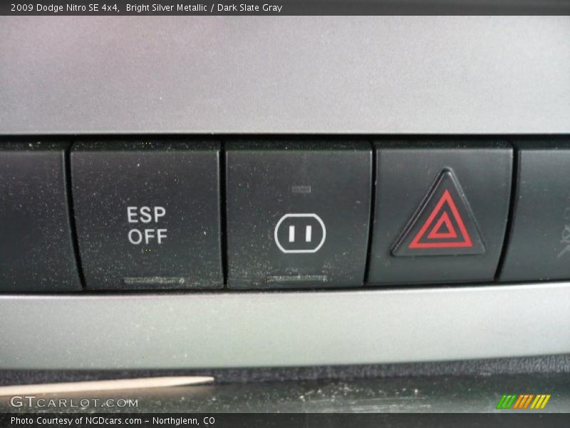 Bright Silver Metallic / Dark Slate Gray 2009 Dodge Nitro SE 4x4