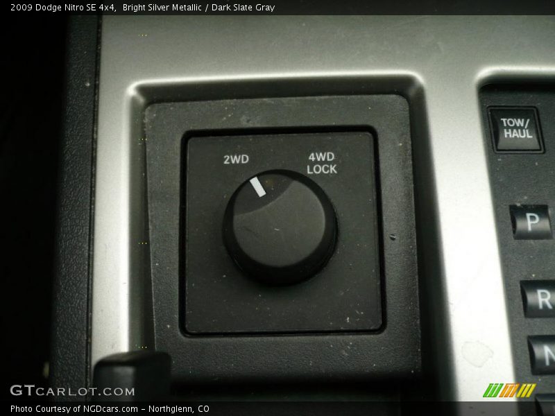 Bright Silver Metallic / Dark Slate Gray 2009 Dodge Nitro SE 4x4