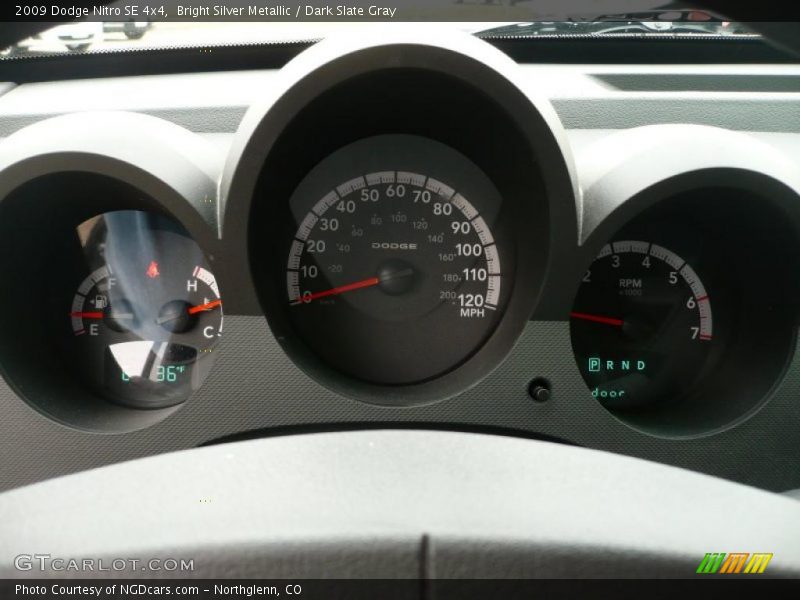 Bright Silver Metallic / Dark Slate Gray 2009 Dodge Nitro SE 4x4
