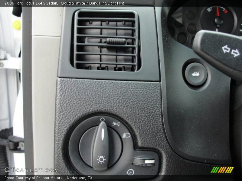 Cloud 9 White / Dark Flint/Light Flint 2006 Ford Focus ZX4 S Sedan