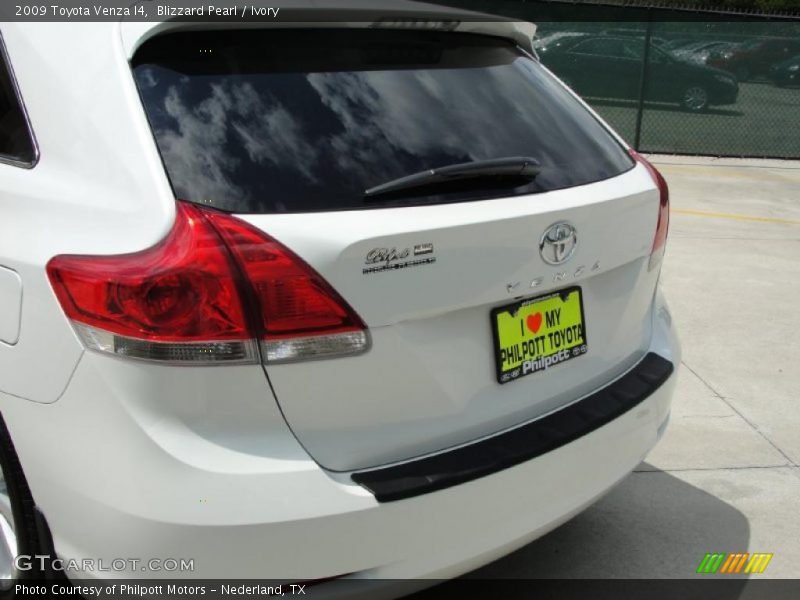 Blizzard Pearl / Ivory 2009 Toyota Venza I4