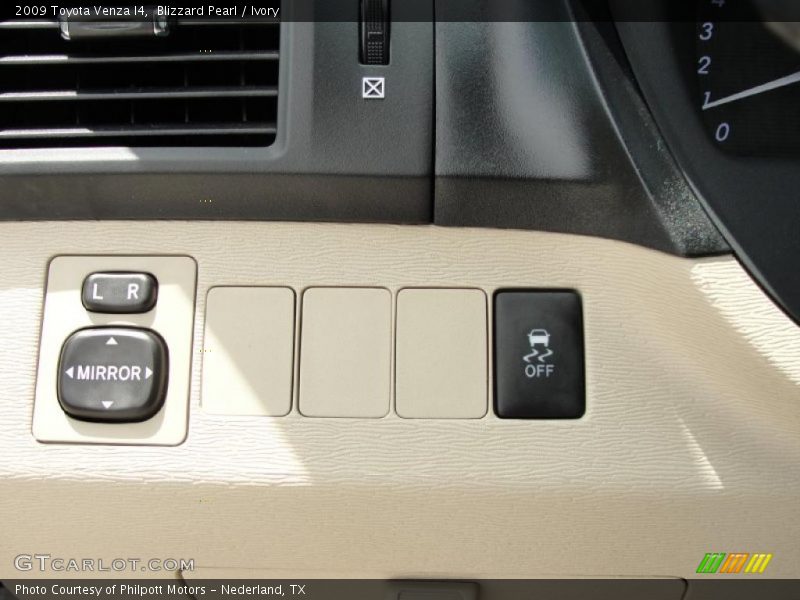 Blizzard Pearl / Ivory 2009 Toyota Venza I4