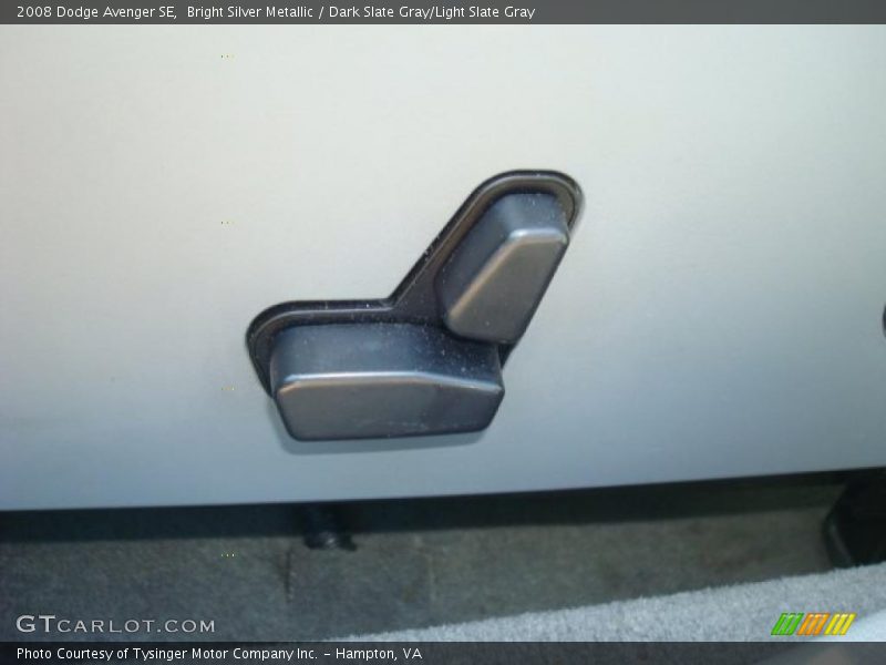 Bright Silver Metallic / Dark Slate Gray/Light Slate Gray 2008 Dodge Avenger SE