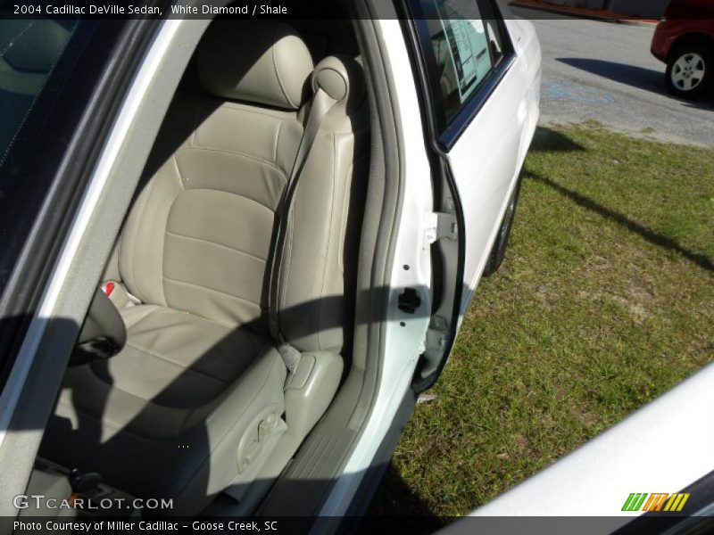 White Diamond / Shale 2004 Cadillac DeVille Sedan