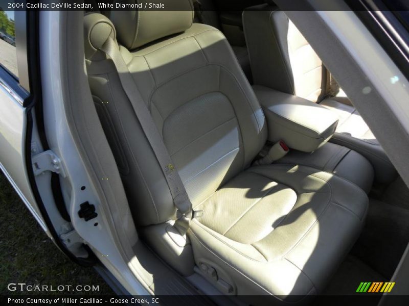 White Diamond / Shale 2004 Cadillac DeVille Sedan