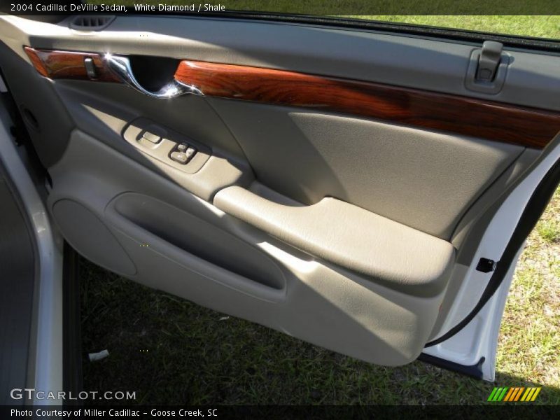 White Diamond / Shale 2004 Cadillac DeVille Sedan
