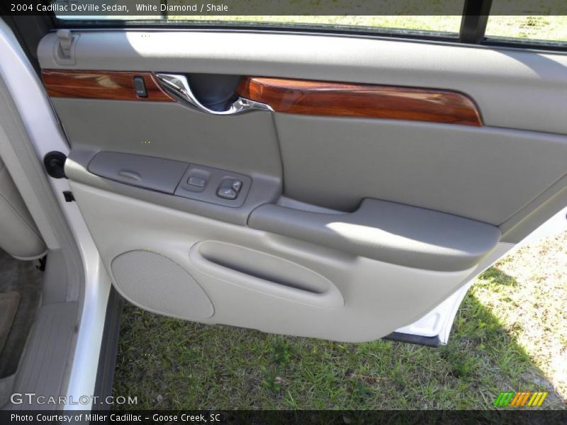 White Diamond / Shale 2004 Cadillac DeVille Sedan