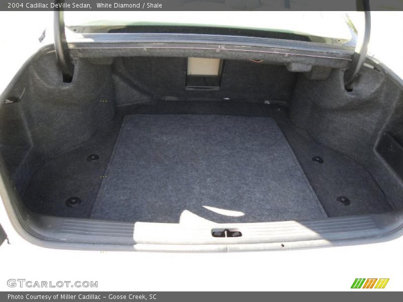 White Diamond / Shale 2004 Cadillac DeVille Sedan