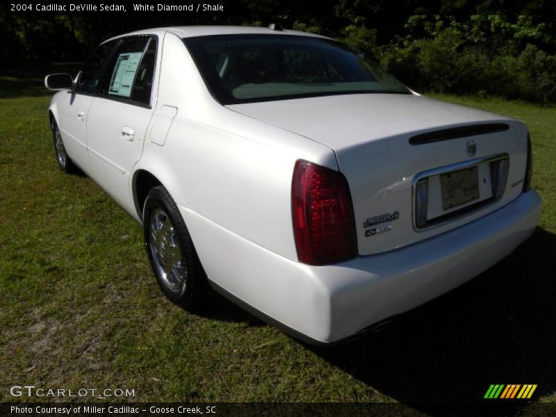 White Diamond / Shale 2004 Cadillac DeVille Sedan