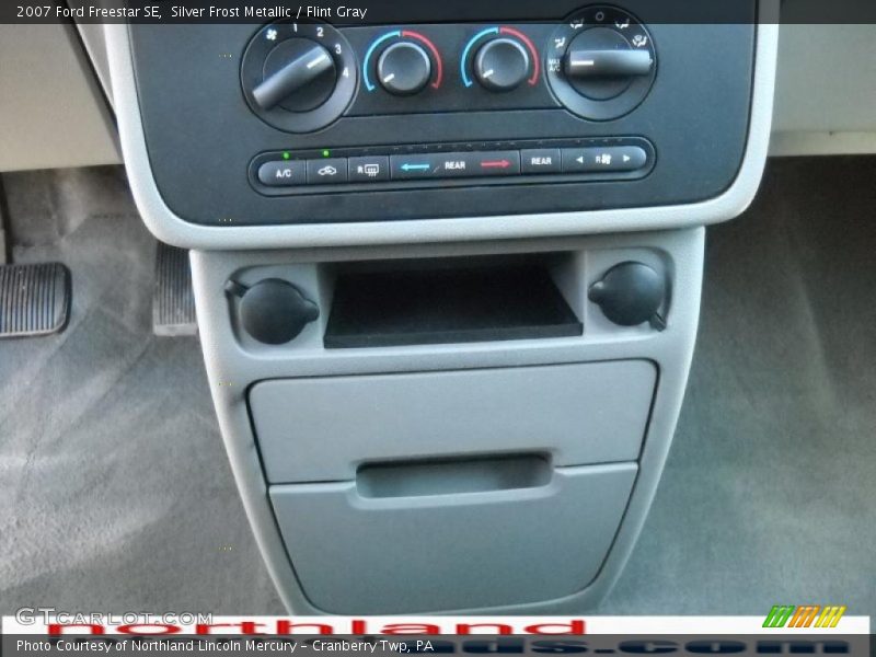 Silver Frost Metallic / Flint Gray 2007 Ford Freestar SE