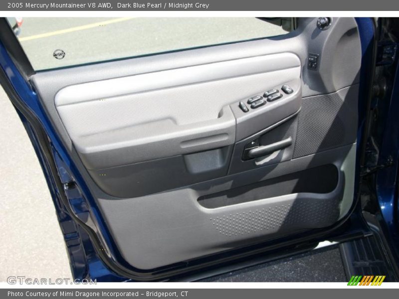 Dark Blue Pearl / Midnight Grey 2005 Mercury Mountaineer V8 AWD