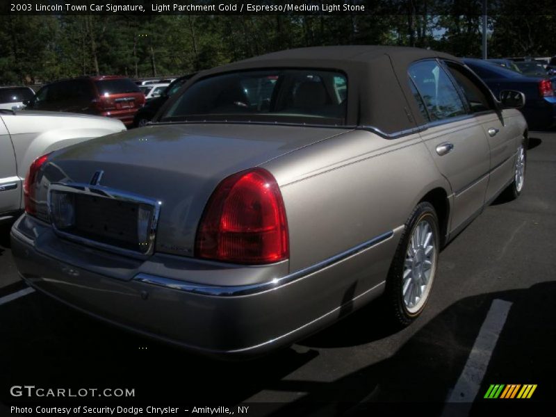 Light Parchment Gold / Espresso/Medium Light Stone 2003 Lincoln Town Car Signature