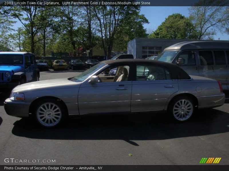 Light Parchment Gold / Espresso/Medium Light Stone 2003 Lincoln Town Car Signature